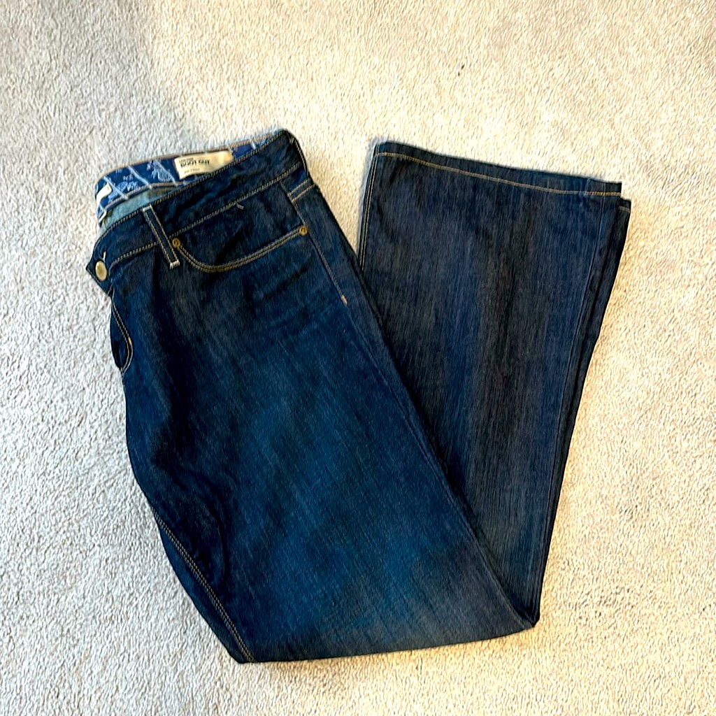 Euc Gap Low Rise Bootcut Jeans 14p/32p